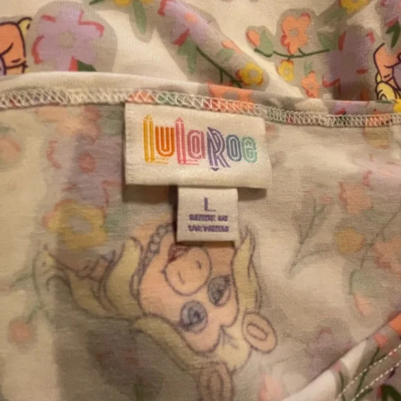 LuLaRoe Disney Miss Piggy & Floral Print Irma Top L FREE SHIP - Picture 4 of 5